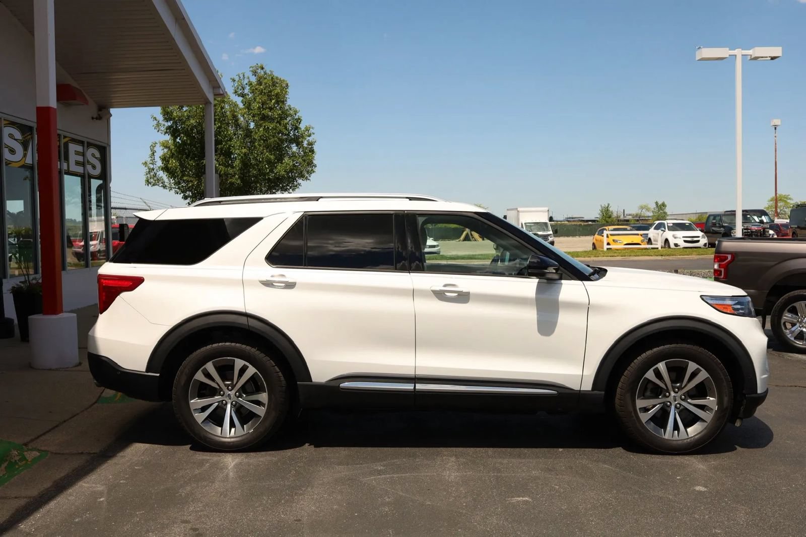 Used 2020 Ford Explorer Platinum w/ Premium Technology Package AWD/4WD image 4