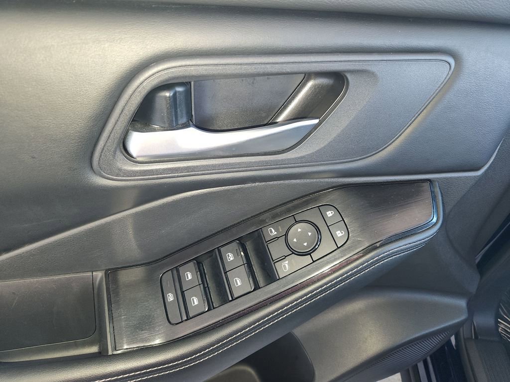 Used 2025 Nissan Rogue SV image 28