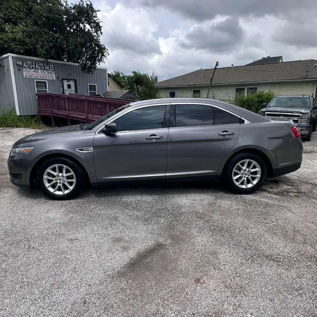 Used 2014 Ford Taurus SE FWD image 5