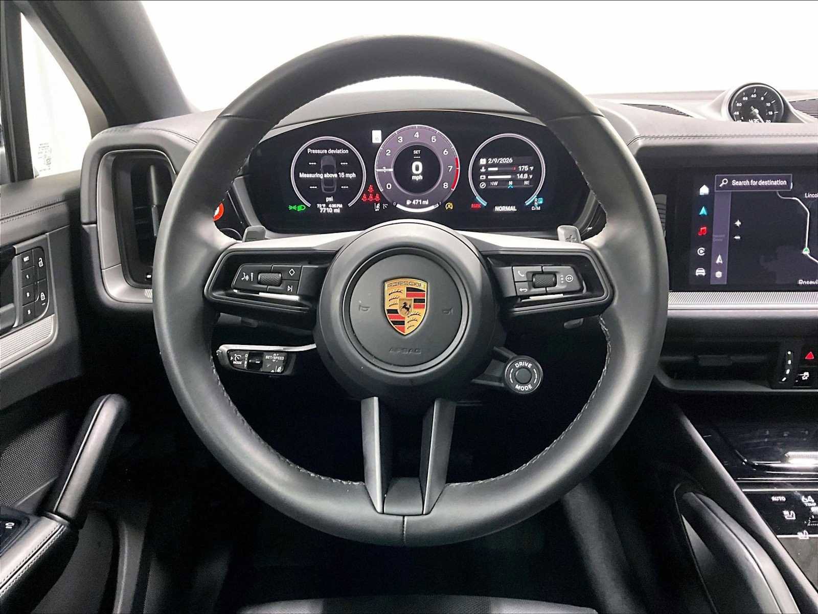 Used 2025 Porsche Cayenne Coupe image 18