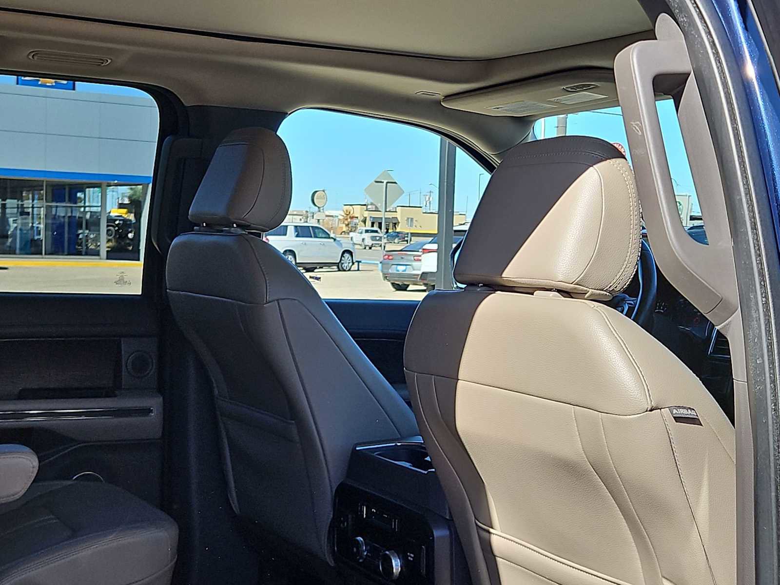 Used 2021 Ford Expedition Limited image 17