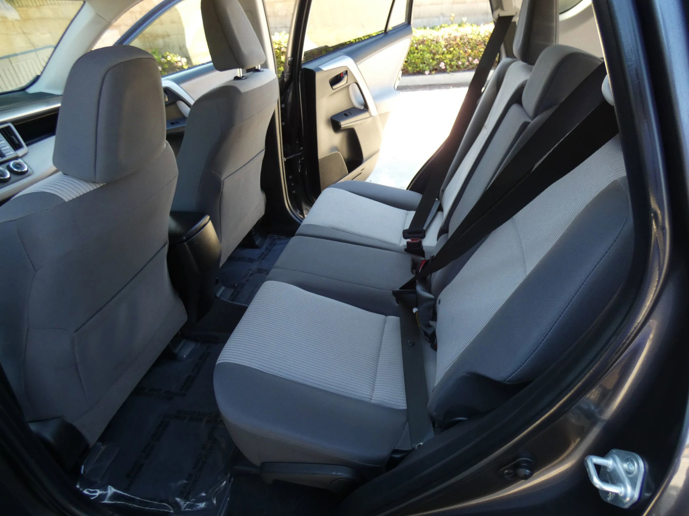 Used 2015 Toyota RAV4 LE image 41