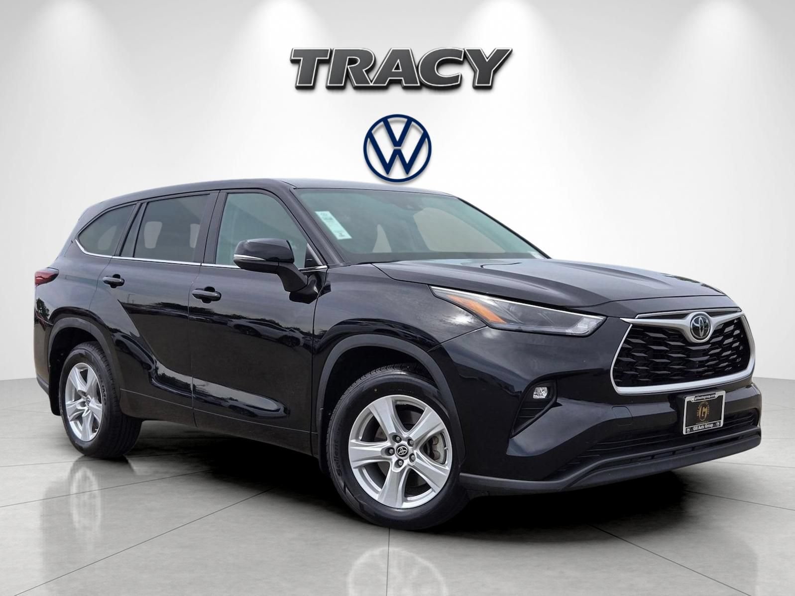 Used 2024 Toyota Highlander LE AWD/4WD image 2