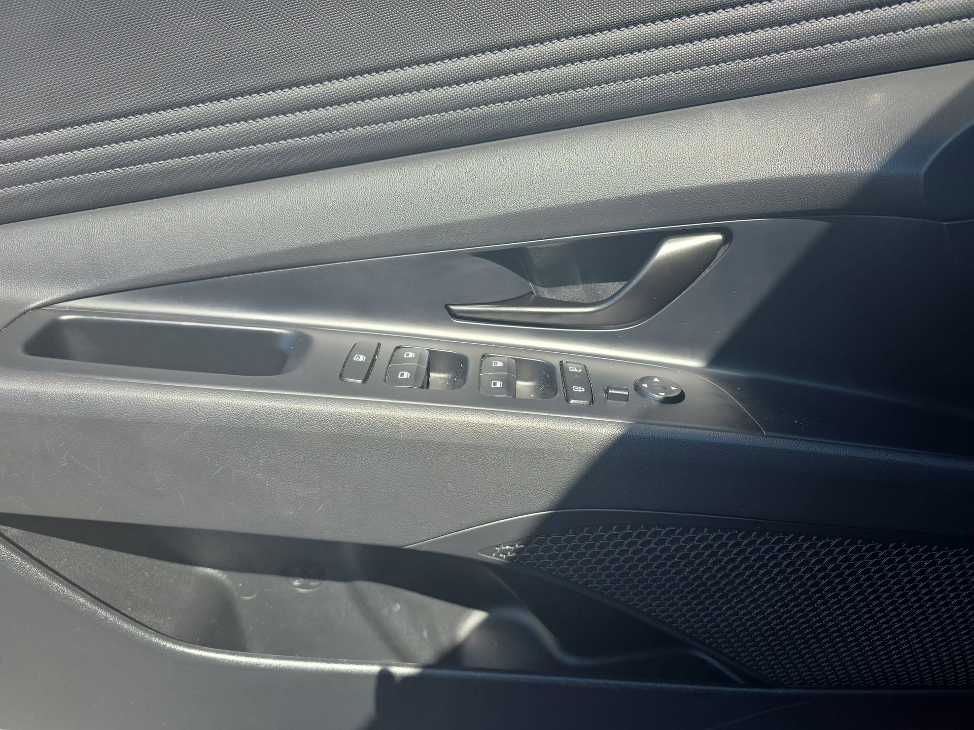 Used 2025 Hyundai Elantra Sport FWD image 25