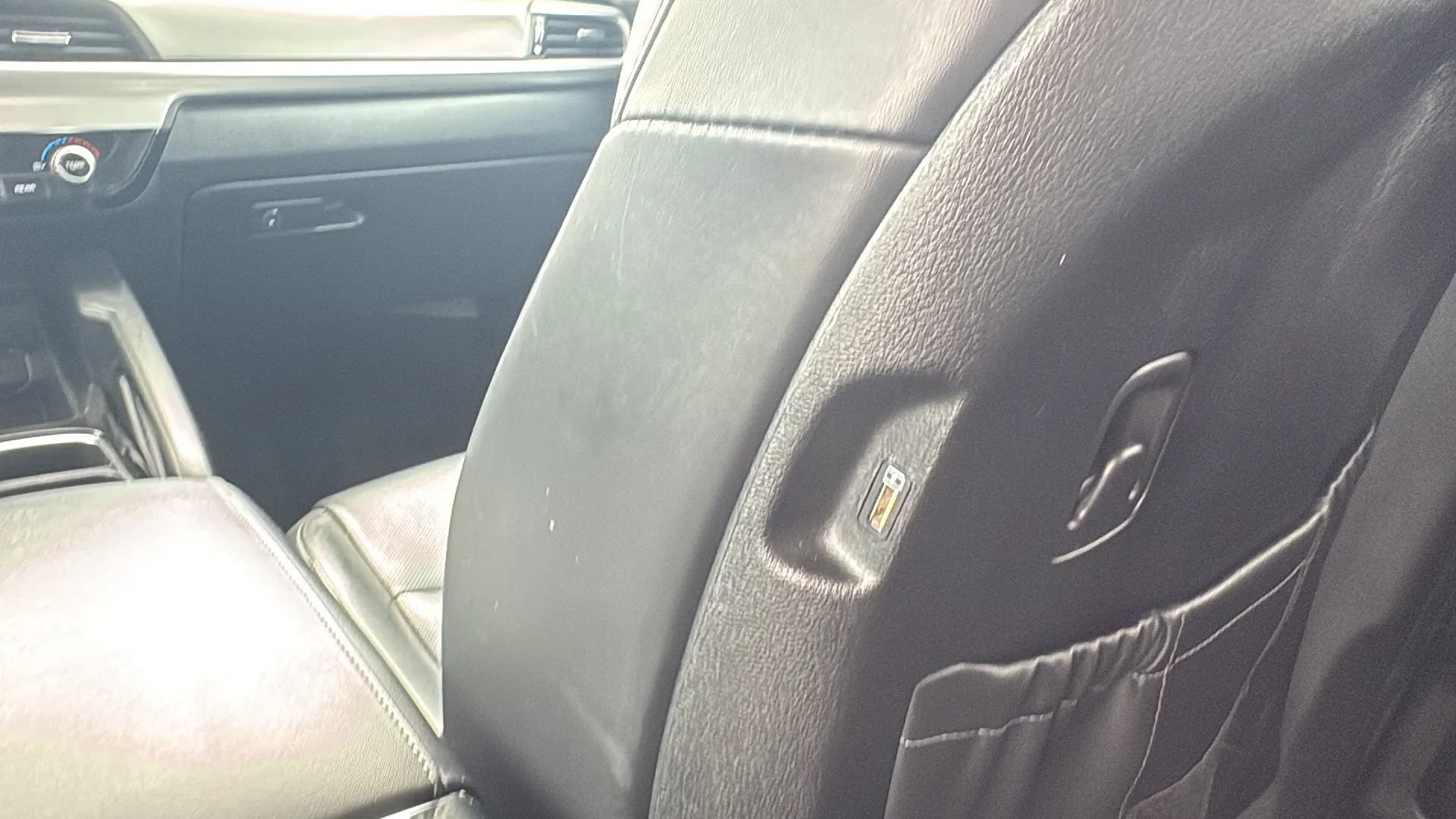 Used 2020 Kia Telluride LX FWD image 17