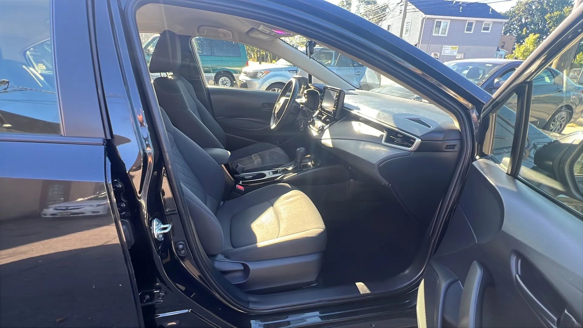 Used 2022 Toyota Corolla LE image 28