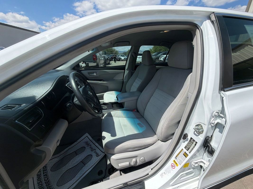 Used 2017 Toyota Camry LE FWD image 9