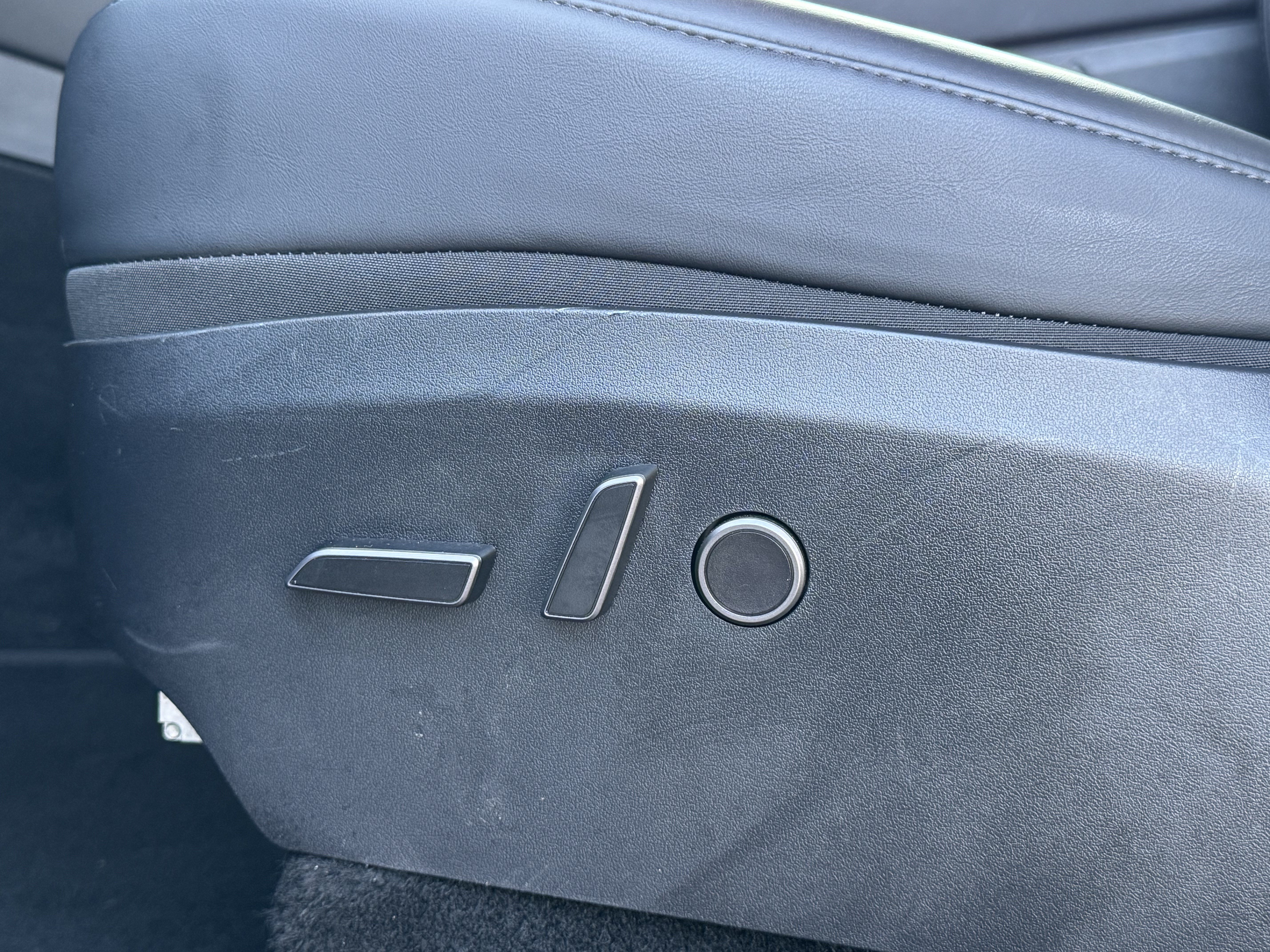 Used 2023 Tesla Model Y Long Range AWD/4WD image 16