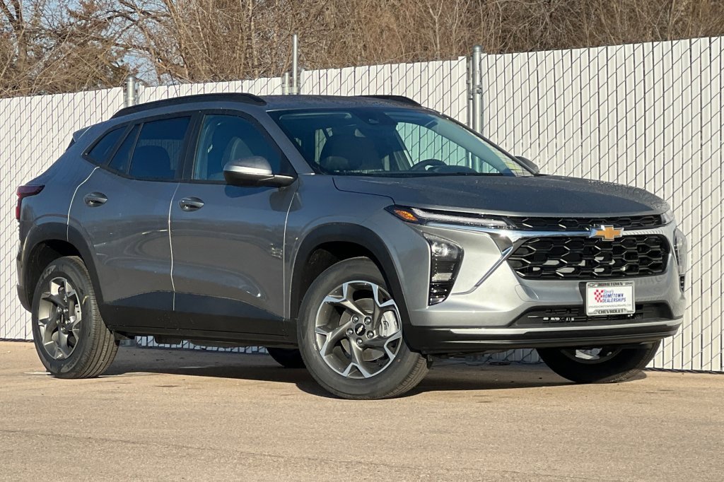 New 2026 Chevrolet Trax LT w/ Driver Confidence Package image 2