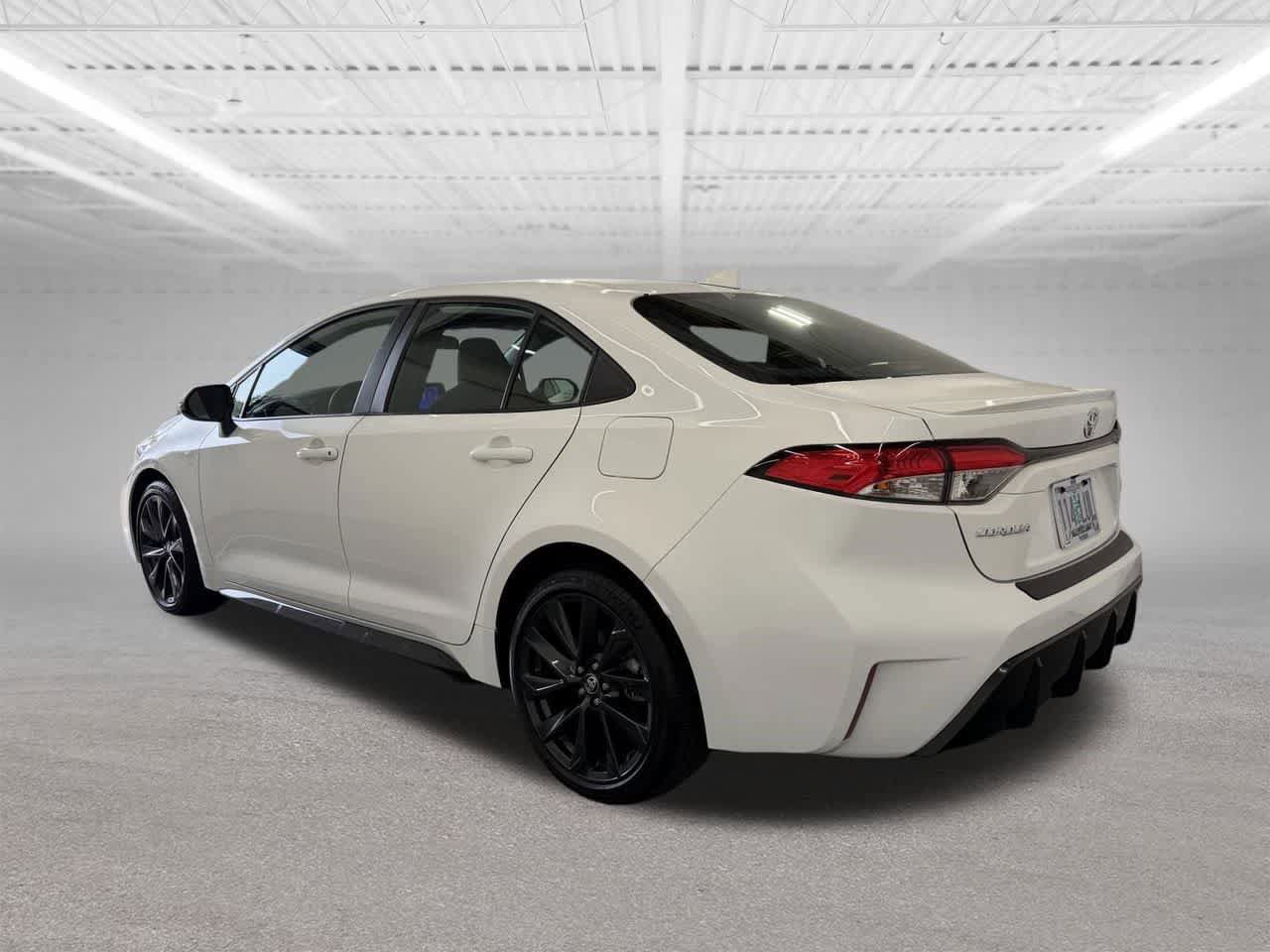 Used 2024 Toyota Corolla SE FWD image 3
