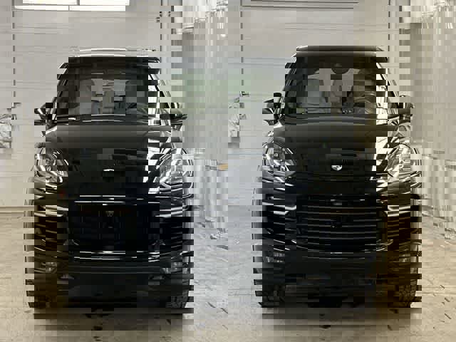 Used 2017 Porsche Cayenne Turbo AWD/4WD image 29