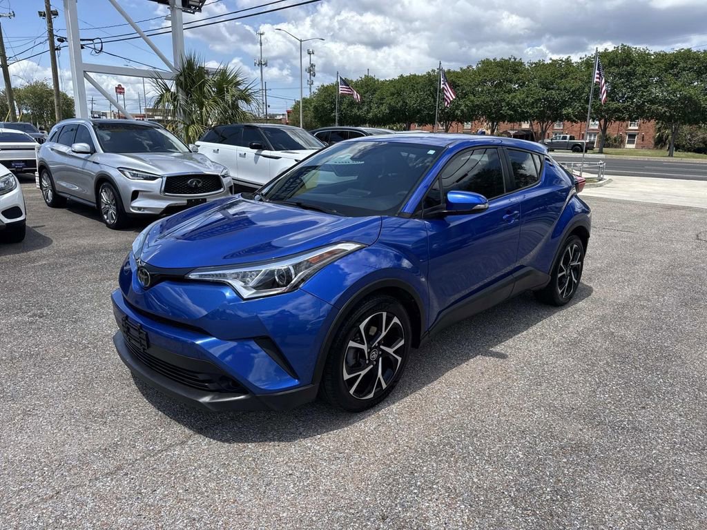 Used 2018 Toyota C-HR XLE image 3