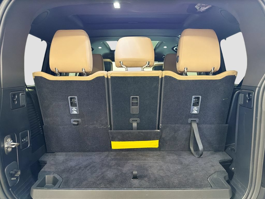 Used 2025 Land Rover Defender 130 X-Dynamic SE AWD/4WD image 27