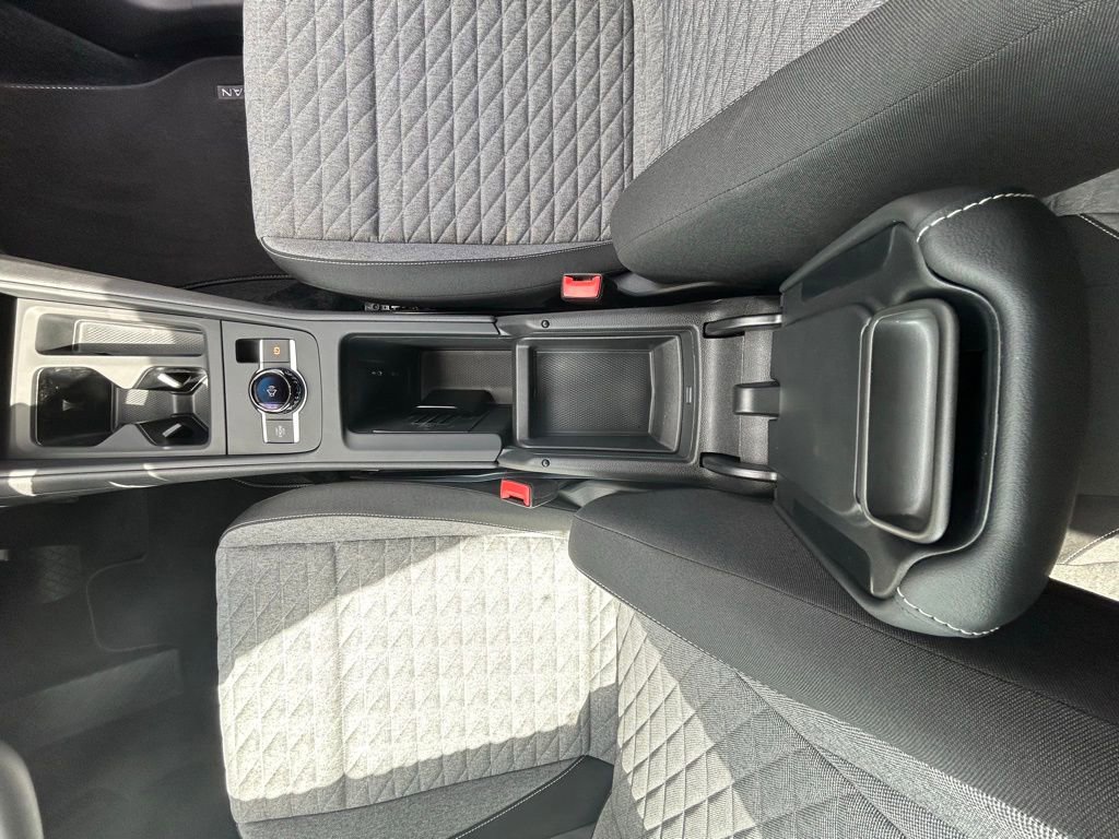 Used 2025 Volkswagen Tiguan S image 31