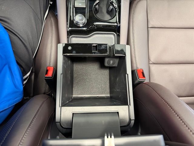 Used 2025 Ford Explorer Platinum w/ Ultimate Package AWD/4WD image 27