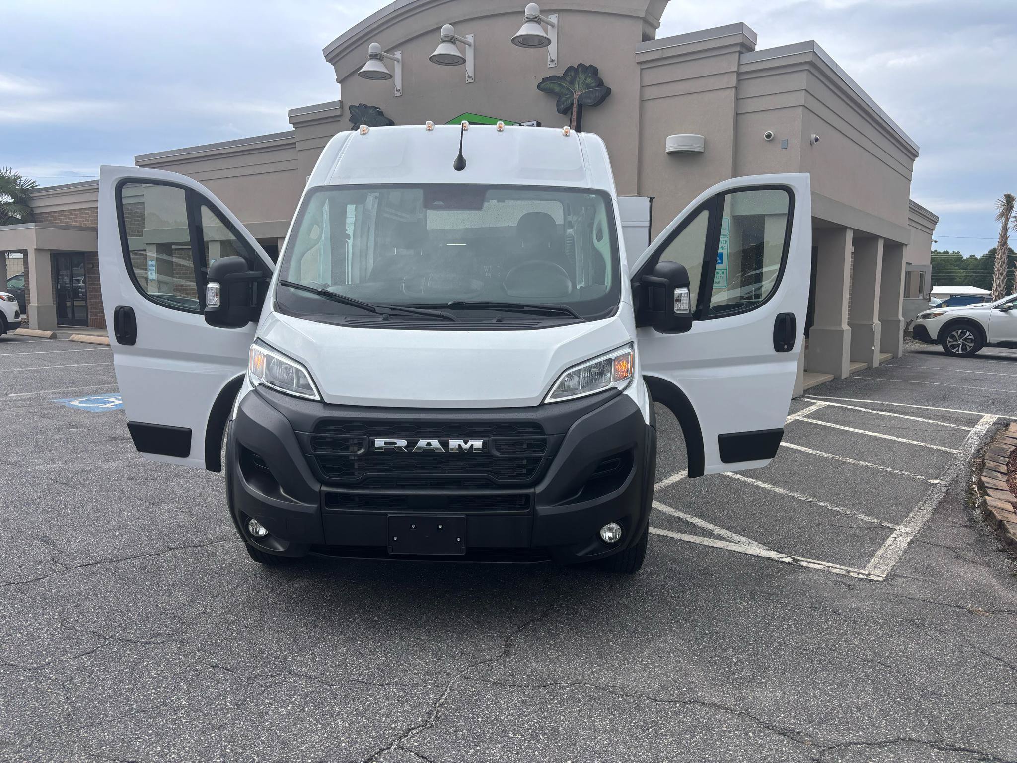 Used 2024 RAM ProMaster 2500 w/ Convenience Group FWD image 21