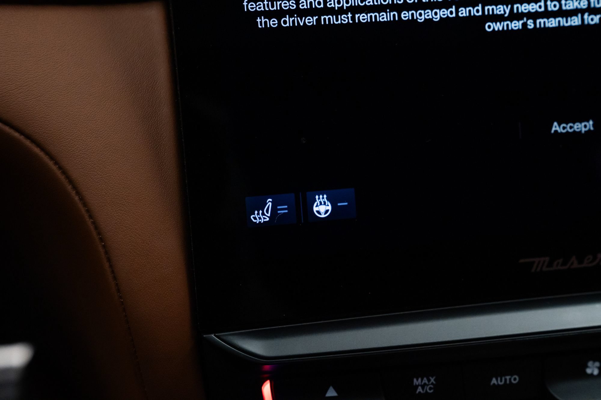Used 2022 Maserati Quattroporte Trofeo RWD image 14