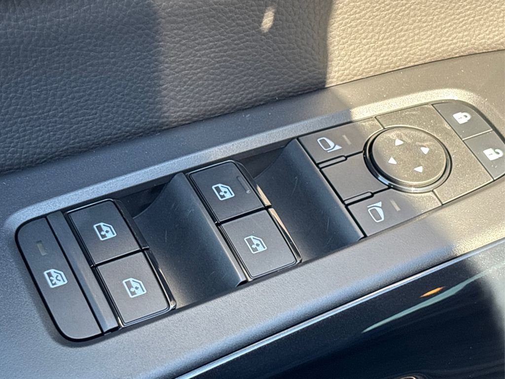 New 2025 Nissan Pathfinder SV image 22