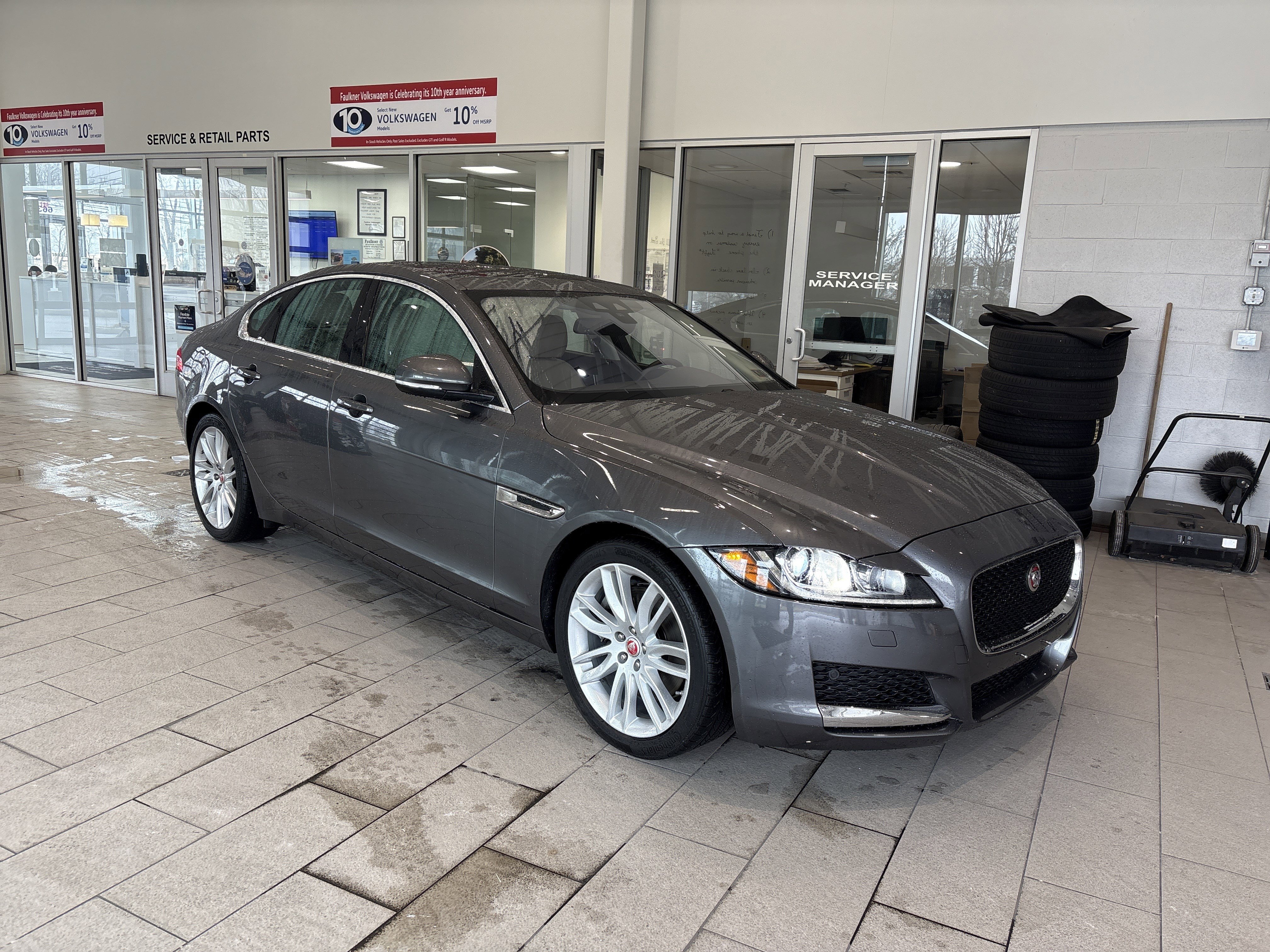 Used 2017 Jaguar XF Prestige image 3