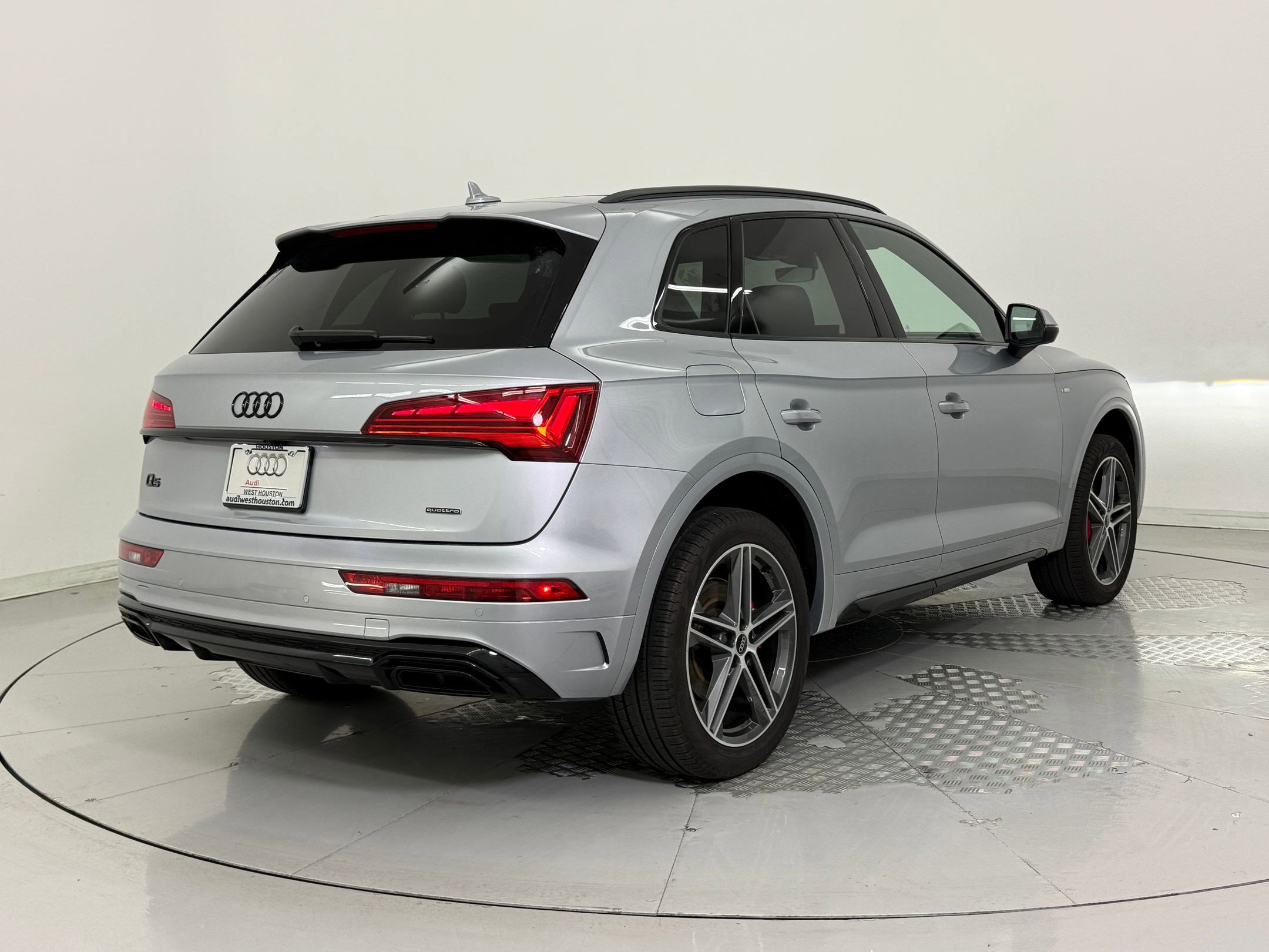 Used 2024 Audi Q5 e Premium Plus image 9
