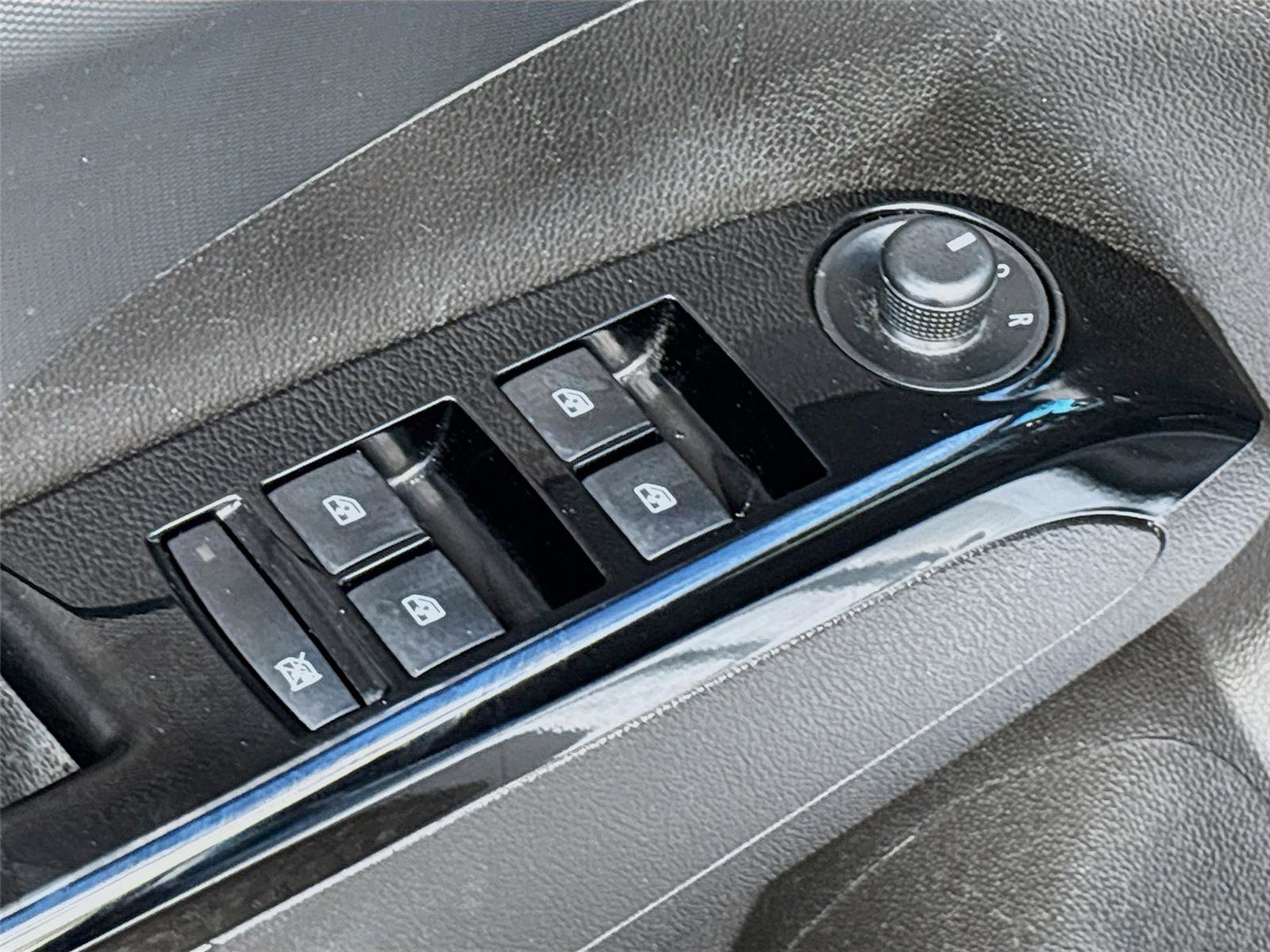 Used 2017 Chevrolet Sonic LT w/ Fun and Sun Package image 19