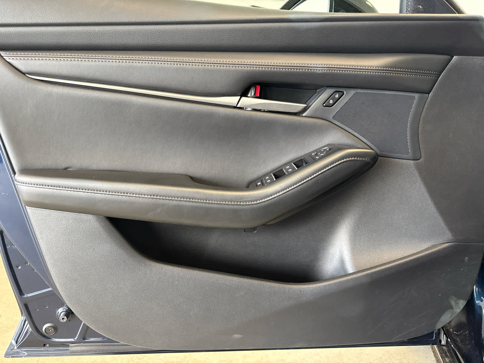 Used 2024 MAZDA MAZDA3 s FWD image 10