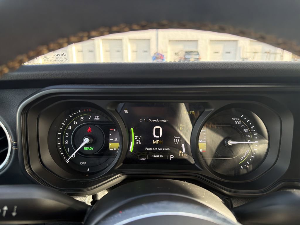 Used 2024 Jeep Wrangler Unlimited Sahara w/ Technology Group AWD/4WD image 33