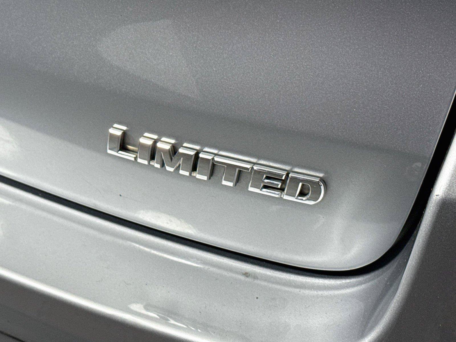 Used 2015 Toyota Highlander Limited FWD image 14