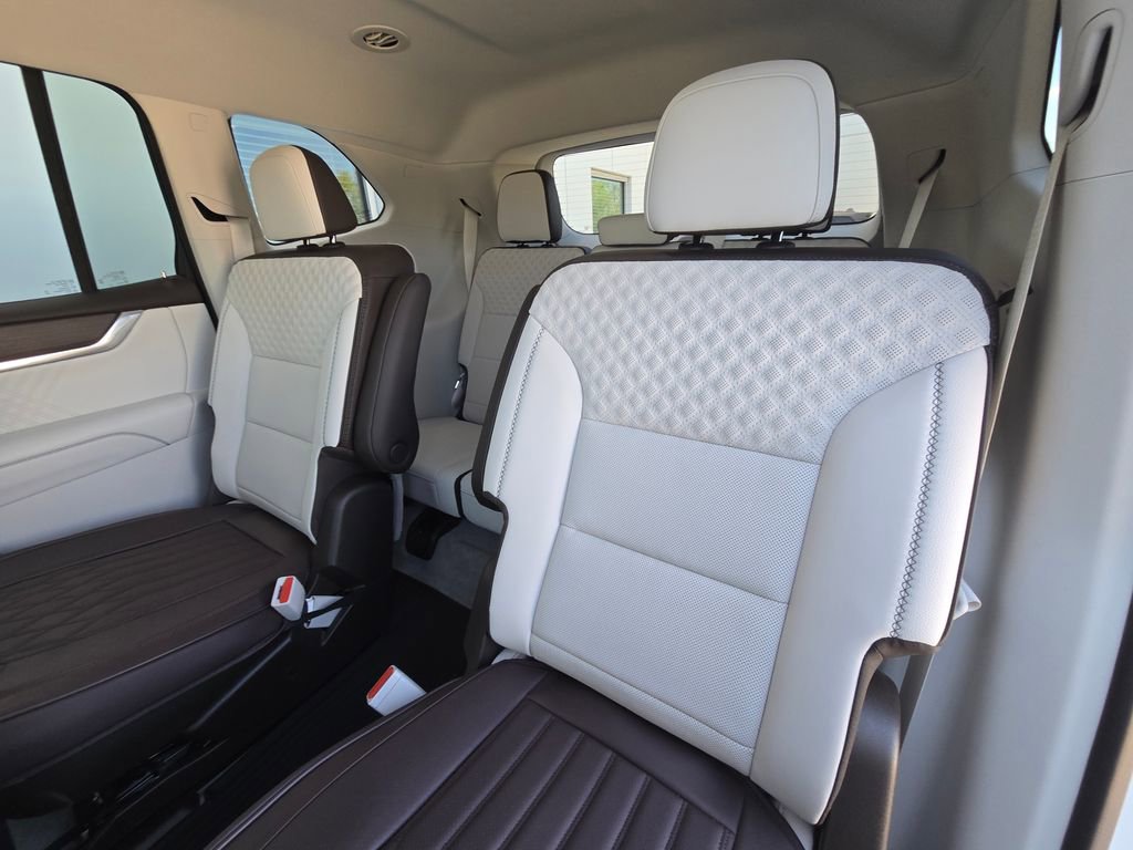 Used 2025 GMC Acadia Denali w/ Super Cruise Package image 17