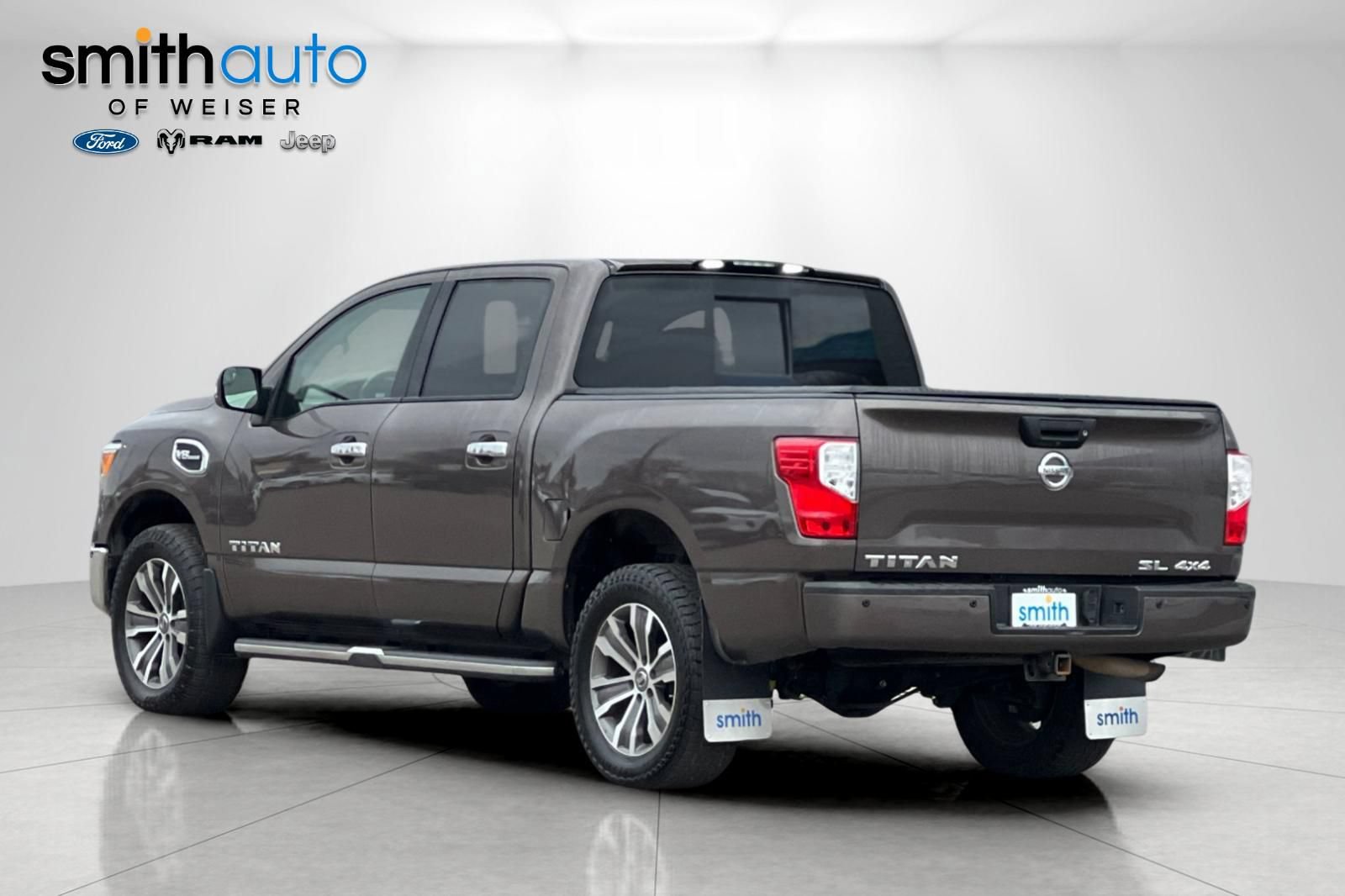 Used 2017 Nissan Titan SL AWD/4WD image 7