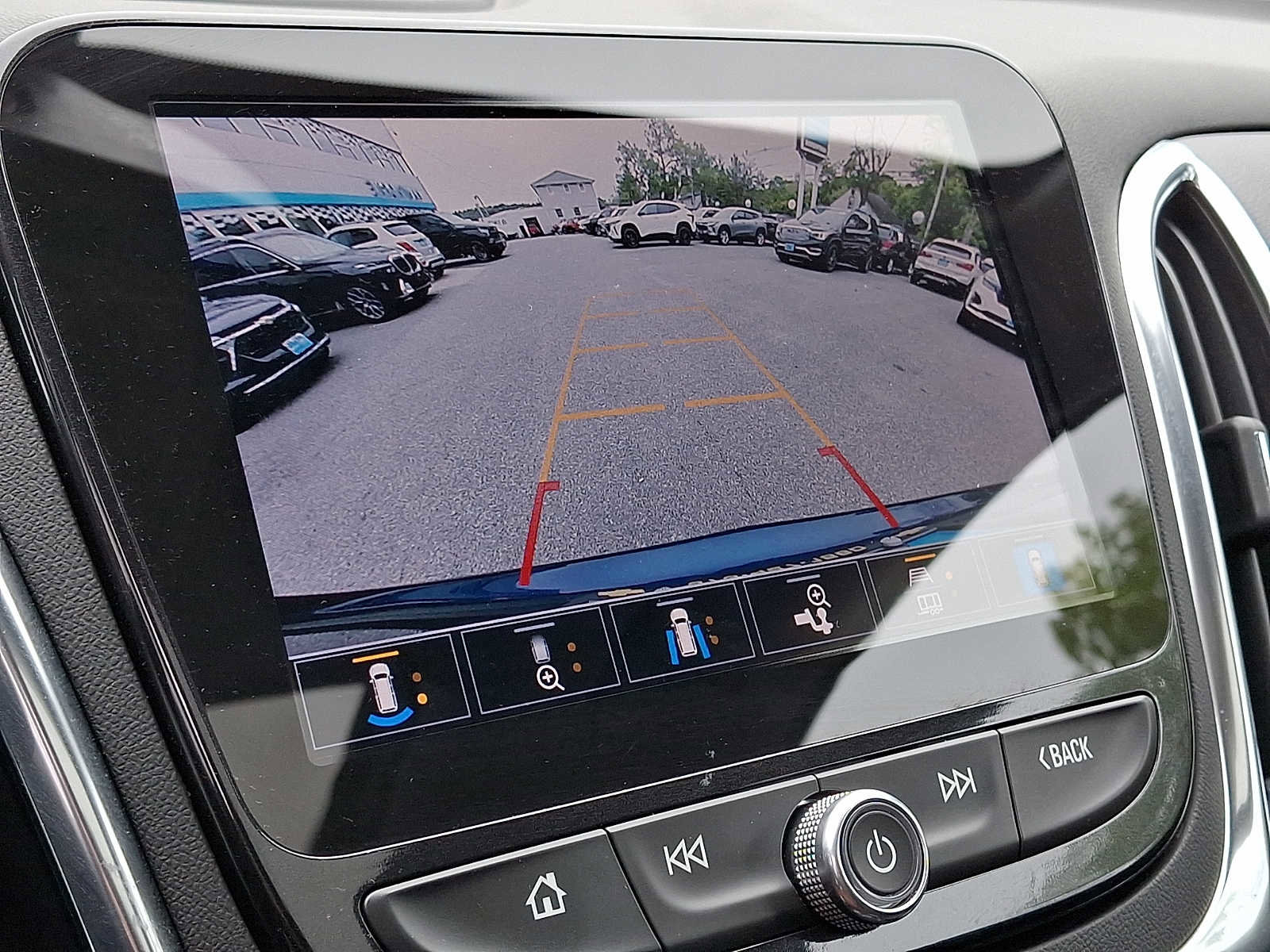 Used 2022 Chevrolet Equinox Premier AWD/4WD image 18
