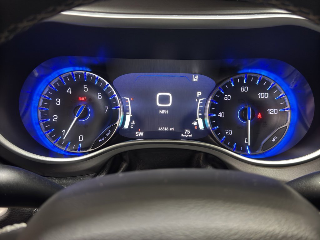 Used 2024 Chrysler Pacifica Touring-L image 27