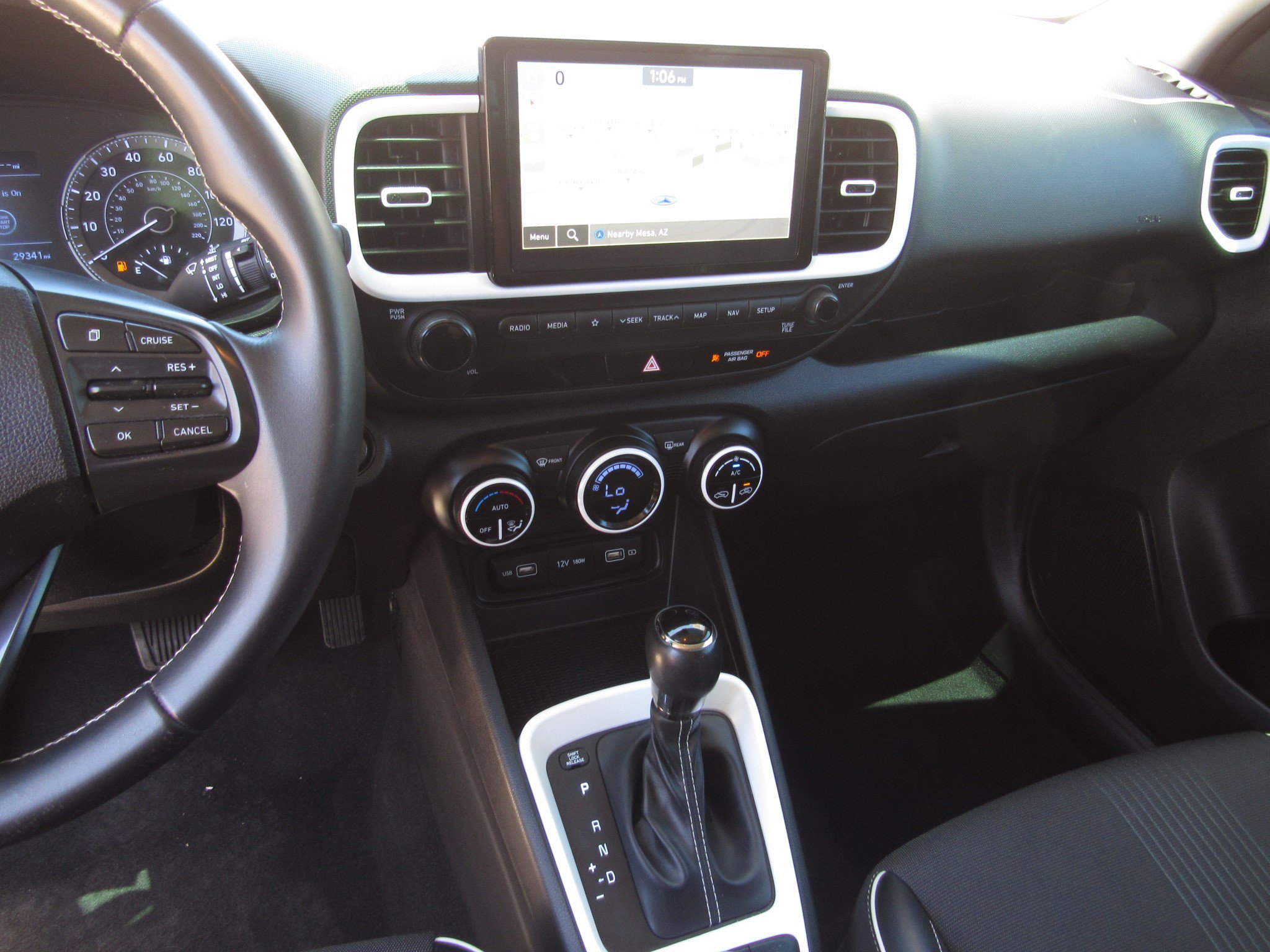 Used 2022 Hyundai Venue Limited FWD image 17