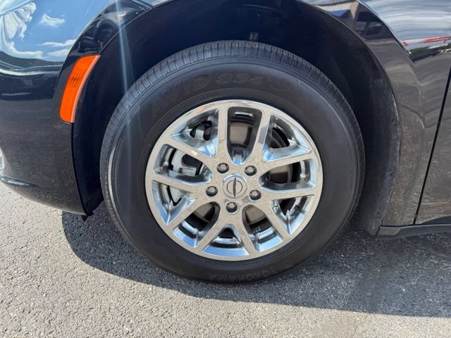 Used 2024 Chrysler Pacifica Touring-L FWD image 17