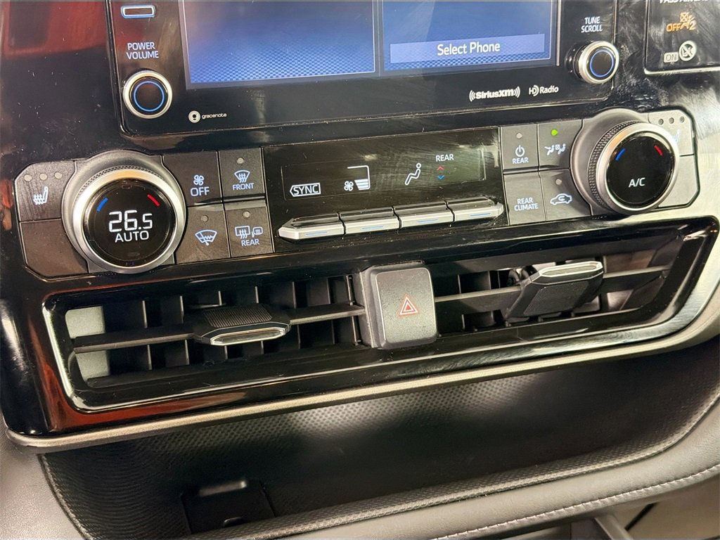 Used 2022 Toyota Highlander XLE image 14