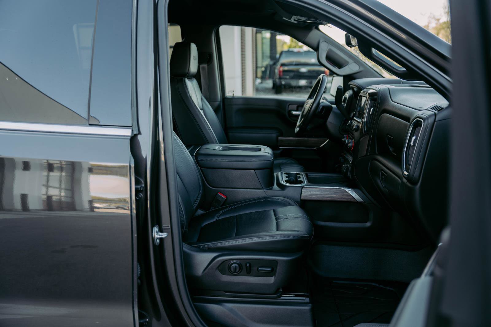 Used 2021 Chevrolet Silverado 1500 High Country w/ Technology Package image 15