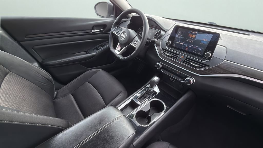 Used 2024 Nissan Altima 2.5 SV FWD image 18