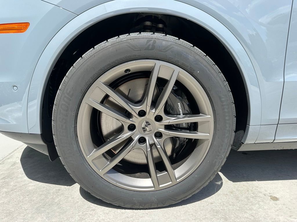 Used 2025 Porsche Cayenne Turbo image 44