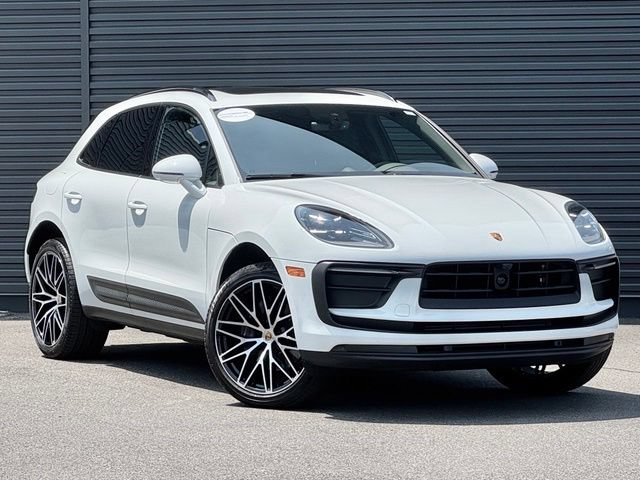 Certified 2026 Porsche Macan AWD/4WD image 9