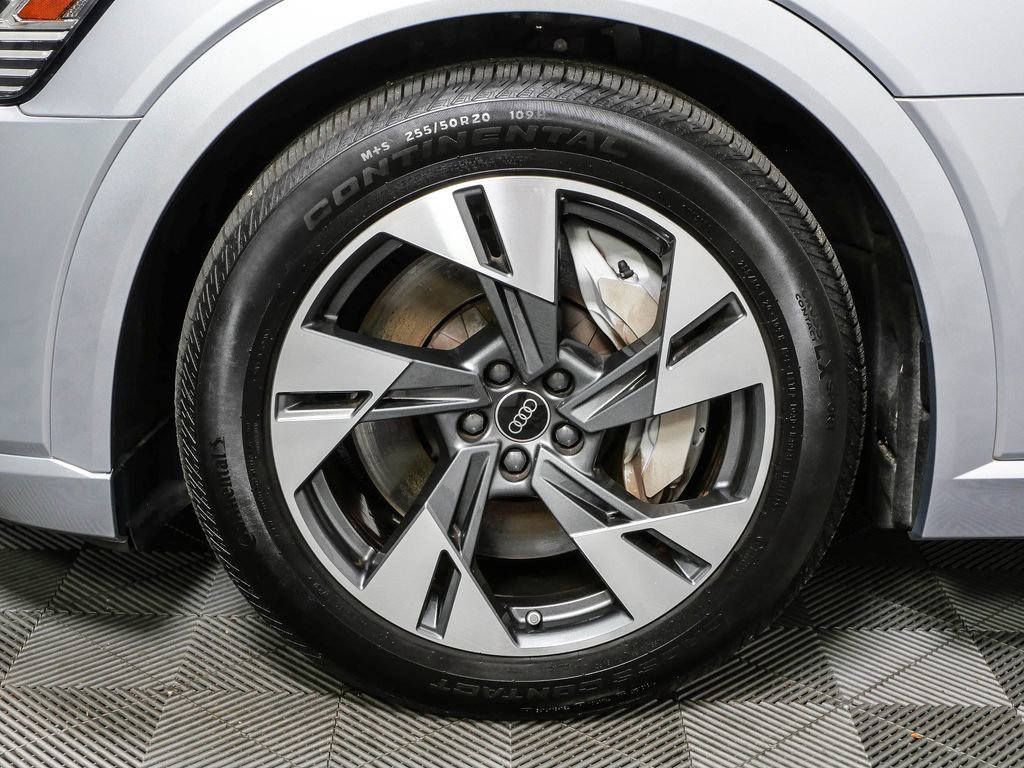 Certified 2022 Audi e-tron Premium AWD/4WD image 37