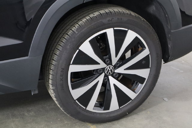 Used 2022 Volkswagen Taos SE FWD image 38
