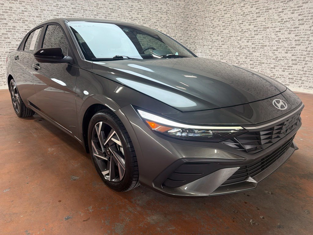 Certified 2025 Hyundai Elantra Sport FWD image 9
