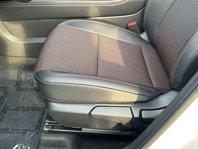 Used 2025 Nissan Kicks SR AWD/4WD image 25