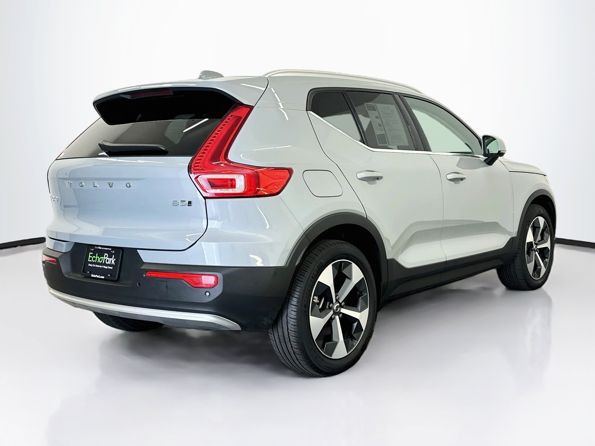 Used 2025 Volvo XC40 B5 Plus AWD/4WD image 9