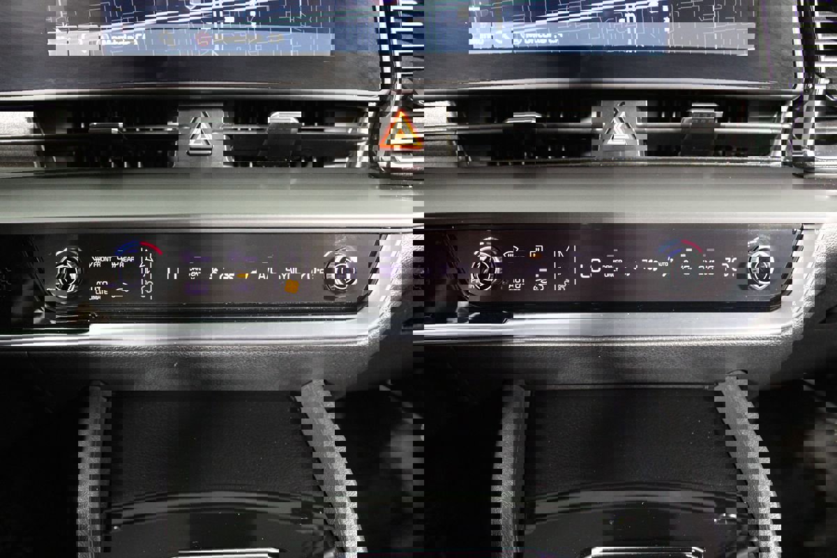 Used 2023 Kia Sportage EX image 18