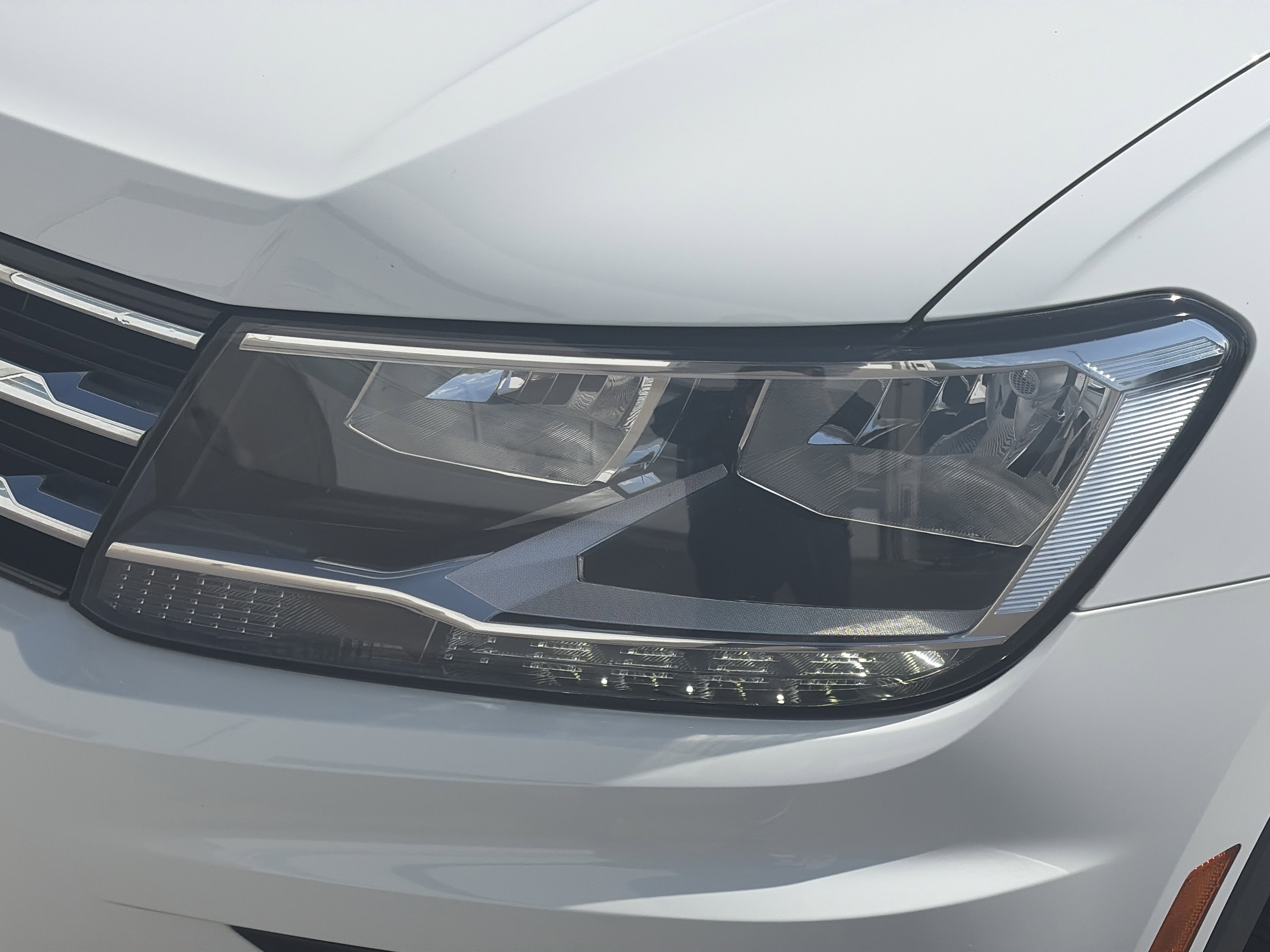 Used 2021 Volkswagen Tiguan SEL AWD/4WD image 9