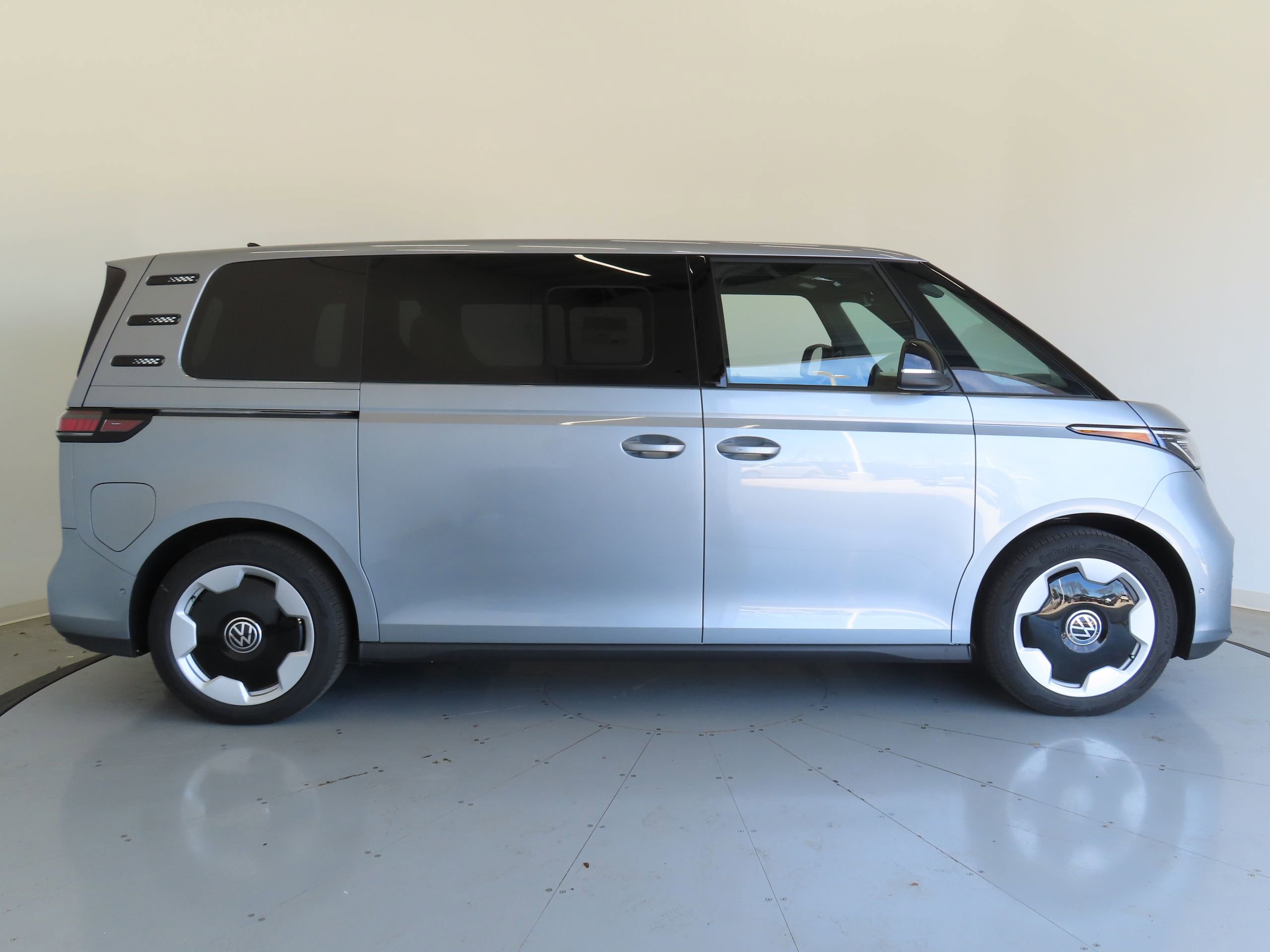 New 2025 Volkswagen ID. Buzz Pro S image 2