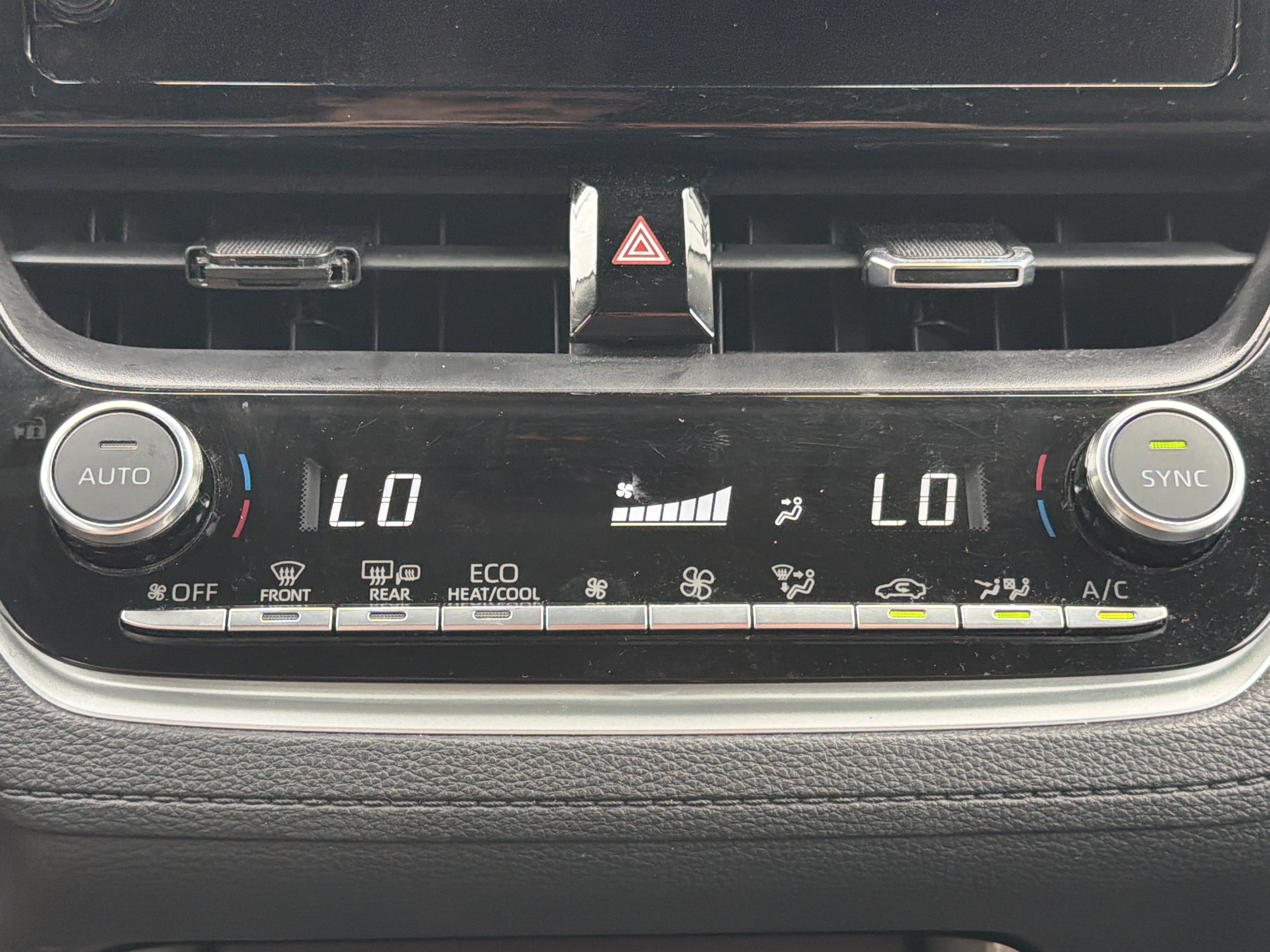 Used 2024 Toyota Corolla Cross XLE FWD image 7