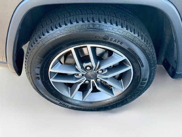 Used 2019 Jeep Grand Cherokee Limited AWD/4WD image 39