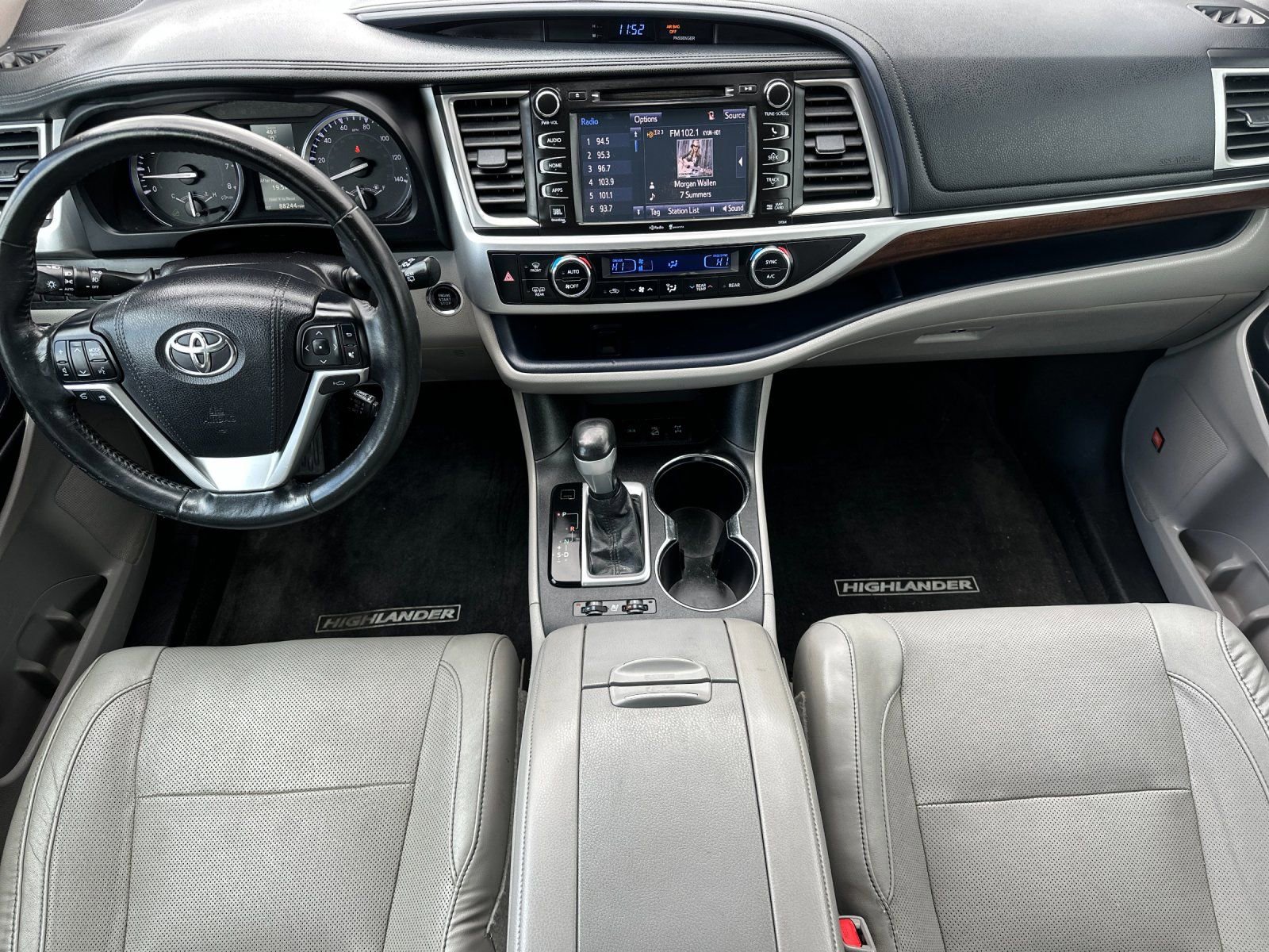 Used 2015 Toyota Highlander Limited Platinum AWD/4WD image 16
